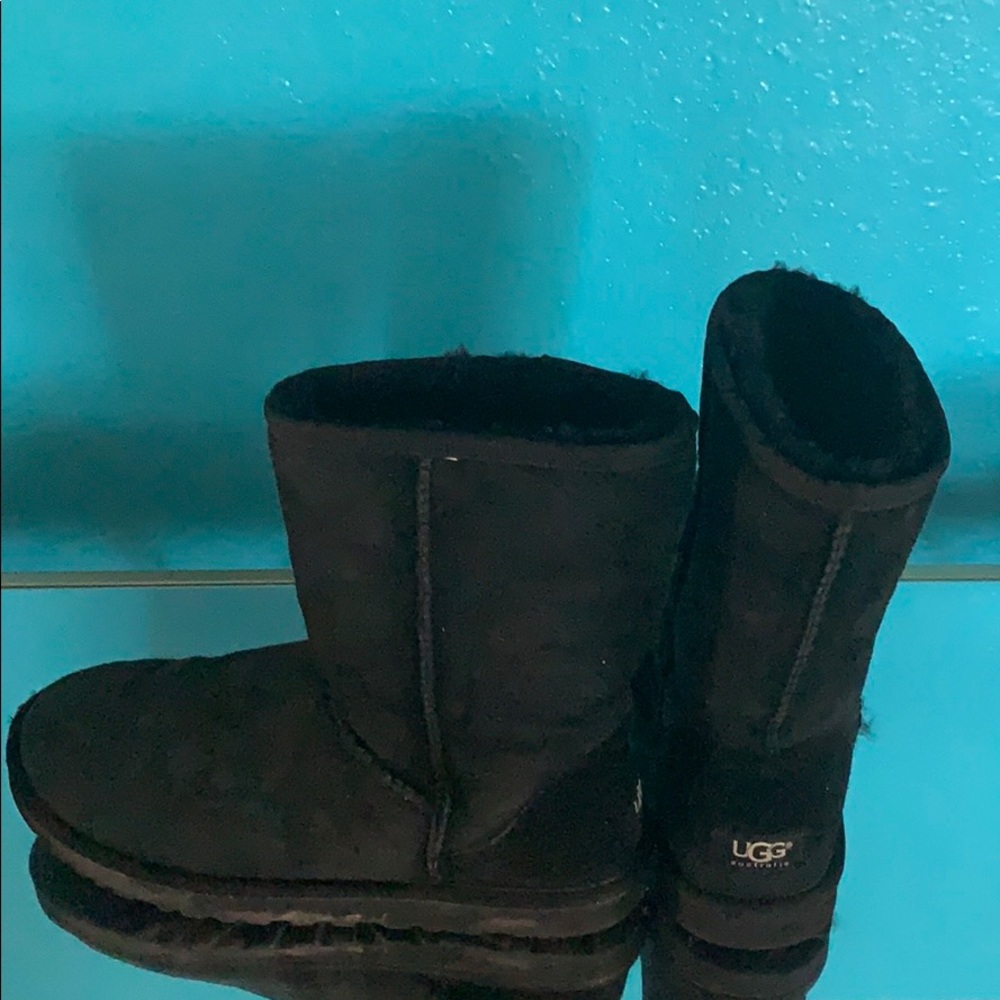 UGG Australia women’s sz 9 Classic Short Boot(BLK)
